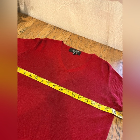 LES AILES DE LA MODE VINTAGE  Red V-Neck Sweater SIZE M - Picture 2 of 7
